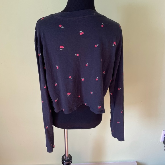 PINK VICTORIAS SECRET CHERRY GRAPHIC LONG SLEEVE CROP TOP SIZE XS - Picture 2 of 5